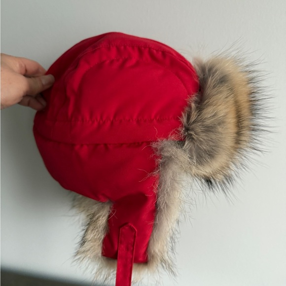 Canada Goose Kids Arctic Red Hat with Fur Trim - Picture 2 of 8
